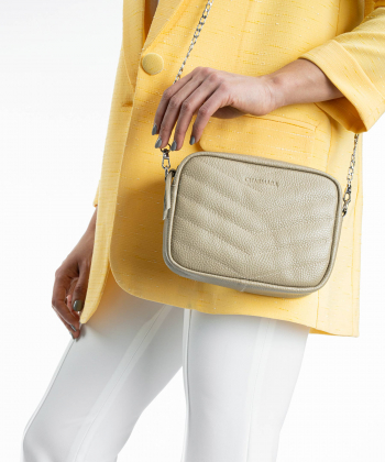 کیف دوشی چرم طبیعی زنانه چرم آرا مدل dj088