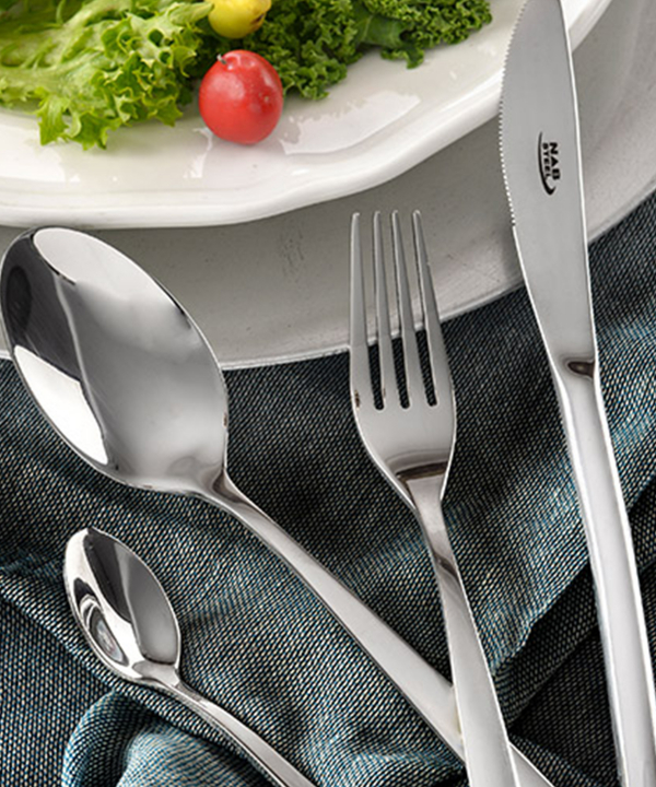 سرویس قاشق و چنگال ??? پارچه فلورانس براق جعبه چوبی پایه‌دار ناب استیل Nabsteel کد 8812