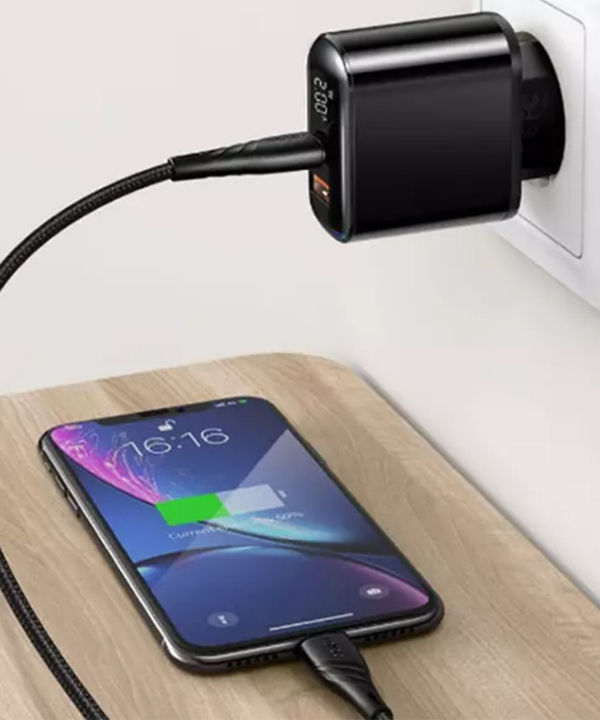 کابل تایپ سی به لایتنینگ و آداپتور فست شارژ 18 وات مک‌دودو Mcdodo PD+QC Travel Charger CH-717
