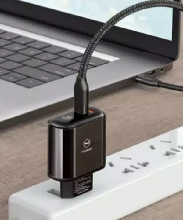 کابل تایپ سی به لایتنینگ و آداپتور فست شارژ 18 وات مک‌دودو Mcdodo PD+QC Travel Charger CH-717