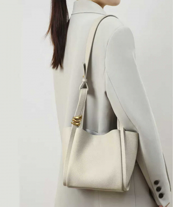 کیف دوشی چرم گاو، چرم مصنوعی زنانه برند پی لس مدل MP-JA-188127