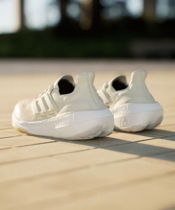 کفش ورزشی زنانه آدیداس Adidas مدل ULTRABOOST LIGHT W