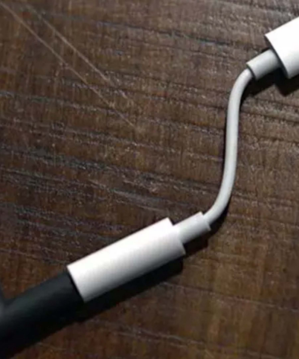 تبدیل اصلی لایتنینگ به aux جک 3.5 میلیمتری اپل Apple Lightning To 3.5mm Headphone Jack Adapter