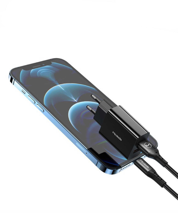 شارژر دیواری 18 وات مک دودو مدل CH-8910