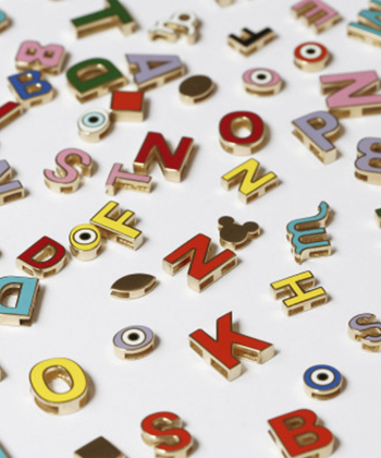 آویز میناکاری بنفش حرف B درریس Doris کد P2476