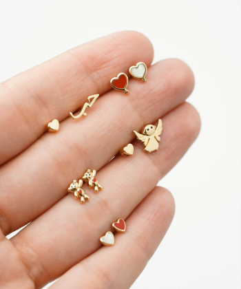 گوشواره قلب کوچک با میناکاری سفید و قرمز درریس Doris کد P3186