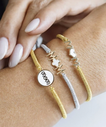 دستبند بافت طلایی mom دایره با میناکاری سفید درریس Doris کد P3089