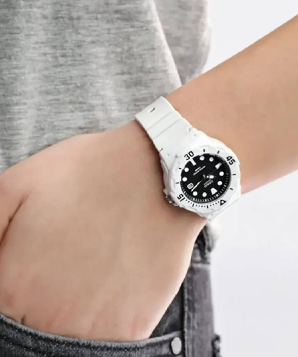ساعت مچی عقربه‌ای زنانه کاسیو Casio مدل LRW-200H-1E