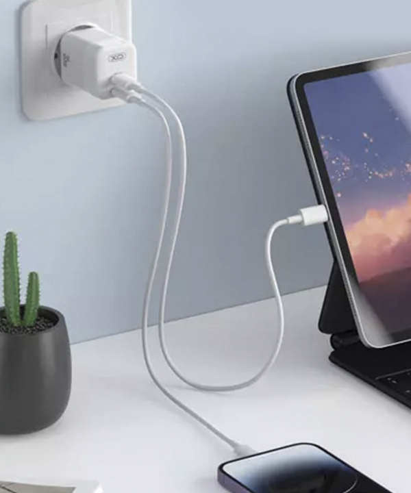 شارژر دیواری دو پورت تایپ سی 35 وات ایکس او XO wall charger CE07 PD 35W 2xUSB-C