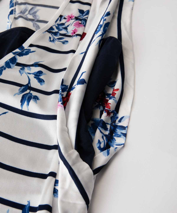 تاپ زنانه طرح‌دار Vero Moda مدل Vermijo