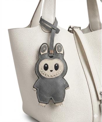 آویز کیف چرم طبیعی نوین چرم مدل لبوبو