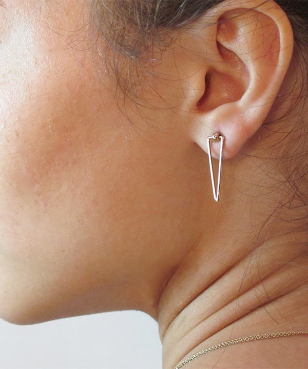 گوشواره طلا 18 عیار برند Freja مدل مثلثی متحرک 