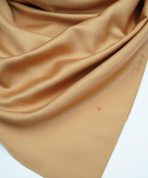روسری ساتن زنانه قلم فلزی مدل silkscarfgold __D