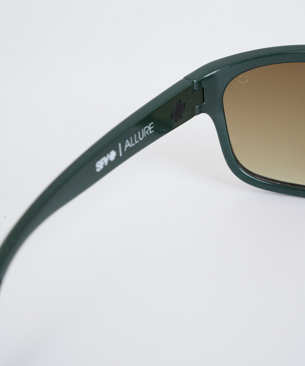 Spy allure