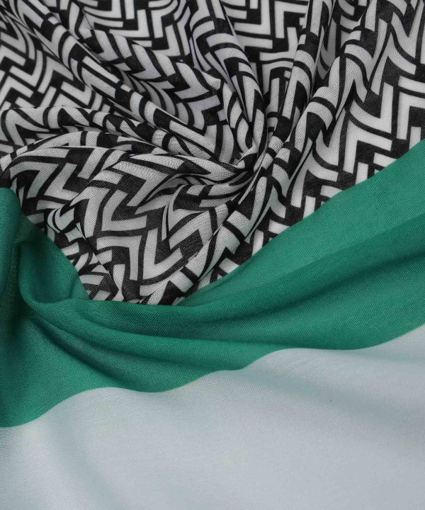 شال زنانه طرح‌دار ادورا Adora کد 93921238