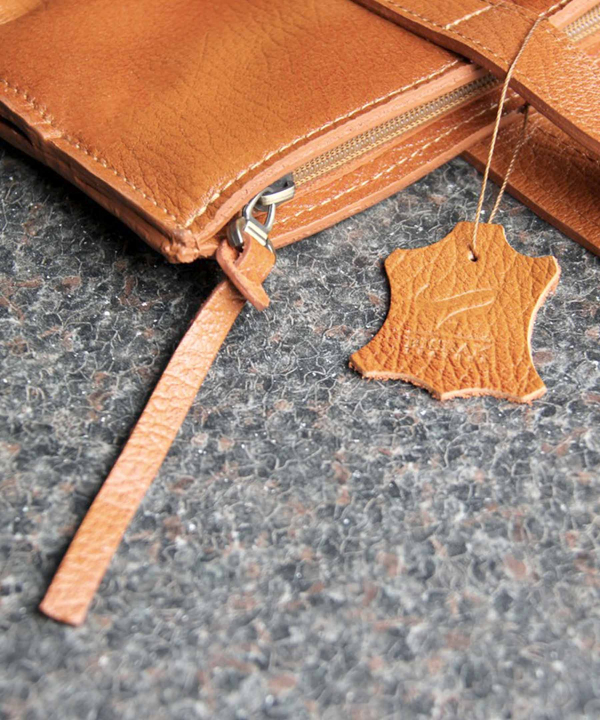 کیف دوشی زنانه چرم طبیعی بیسراک Bisrak Leather مدل نغمه