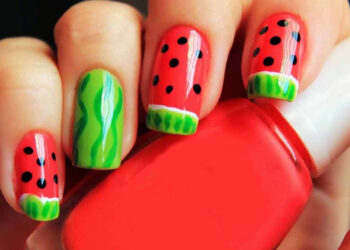 طراحی ناخن هندوانه‌ای برای شب یلدا