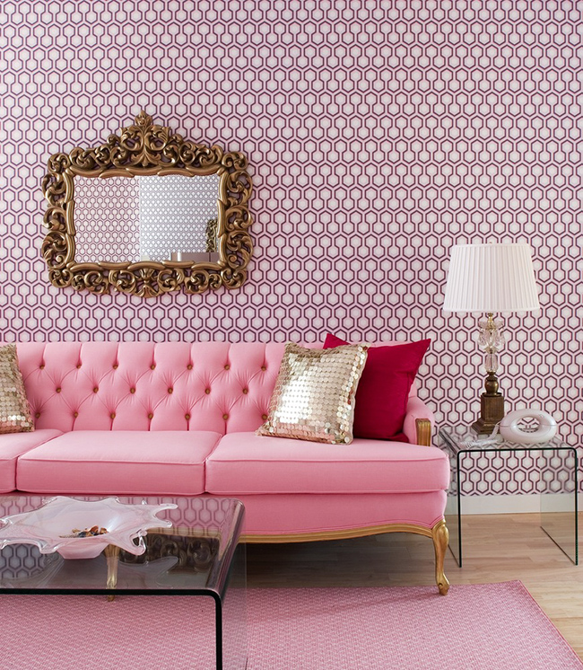 living-room-with-pink-decoration