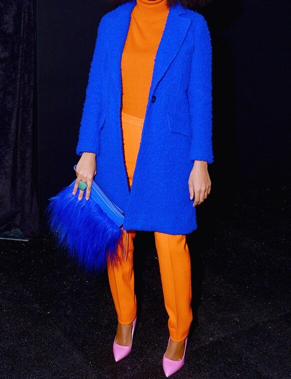 ترکیب نارنجی و آبی در لباس پوشیدن