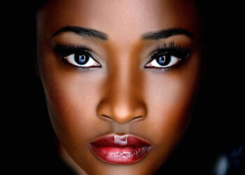 رنگ های مناسب خانم ها با پوست تیره