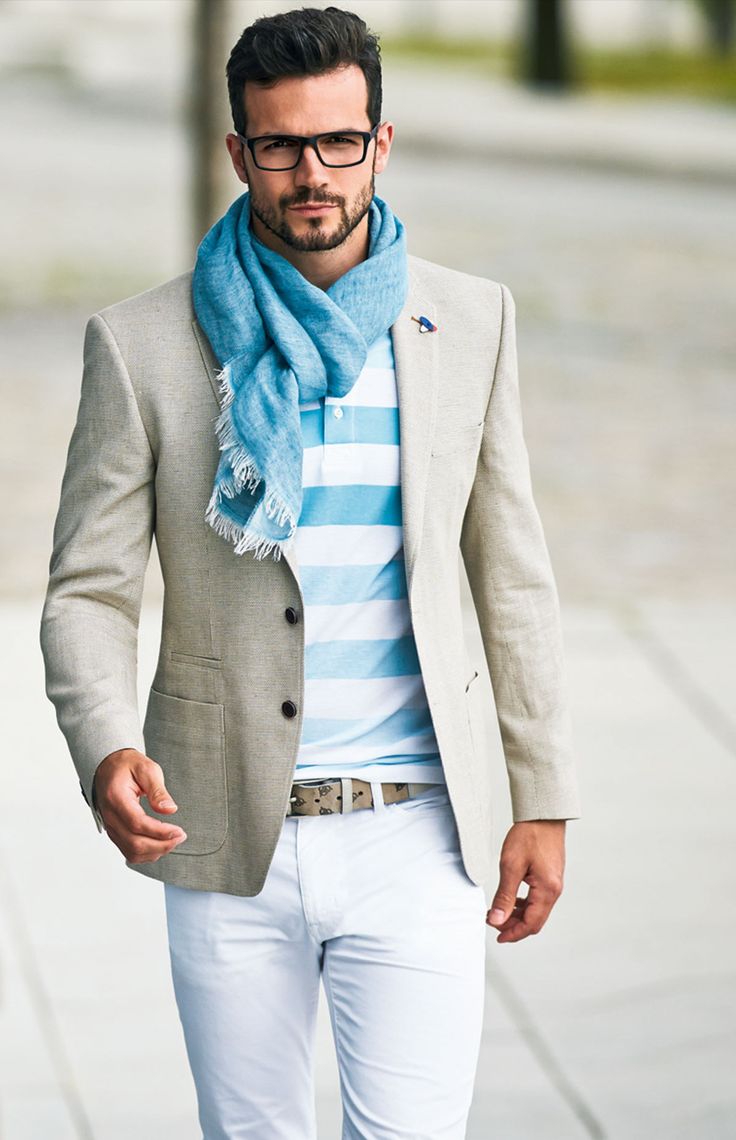 مدل کت تک مردانه رنگ بژ با شالگردن آبی