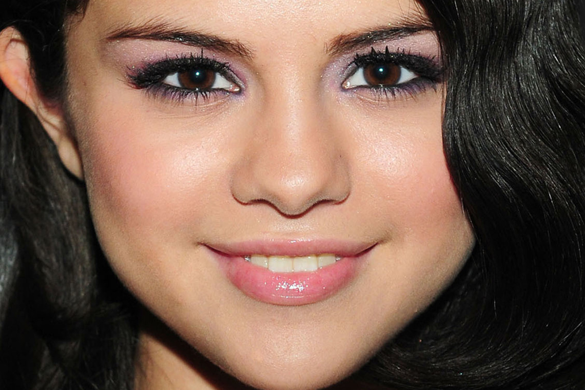 آرایش به سبک سلنا گومز Selena Gomez برای هواداران و دختران خوش استایل
