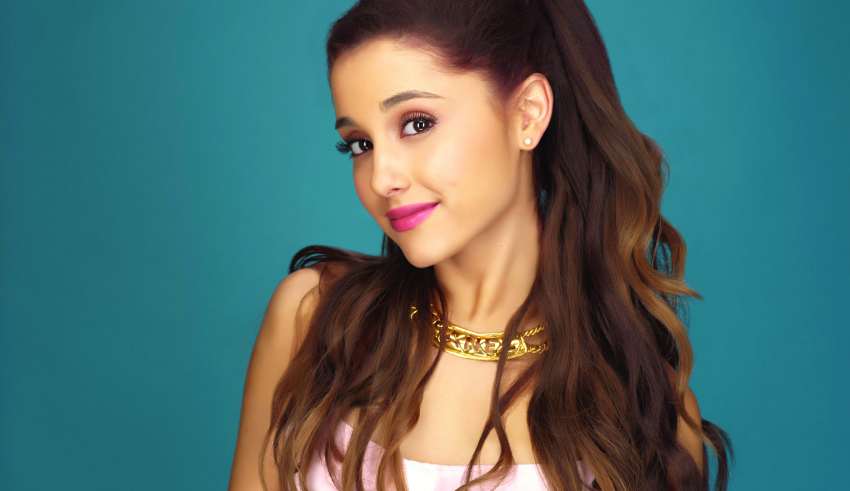 Ariana Grande the-20-best-female-singers-of-the-2000s-musician-wave