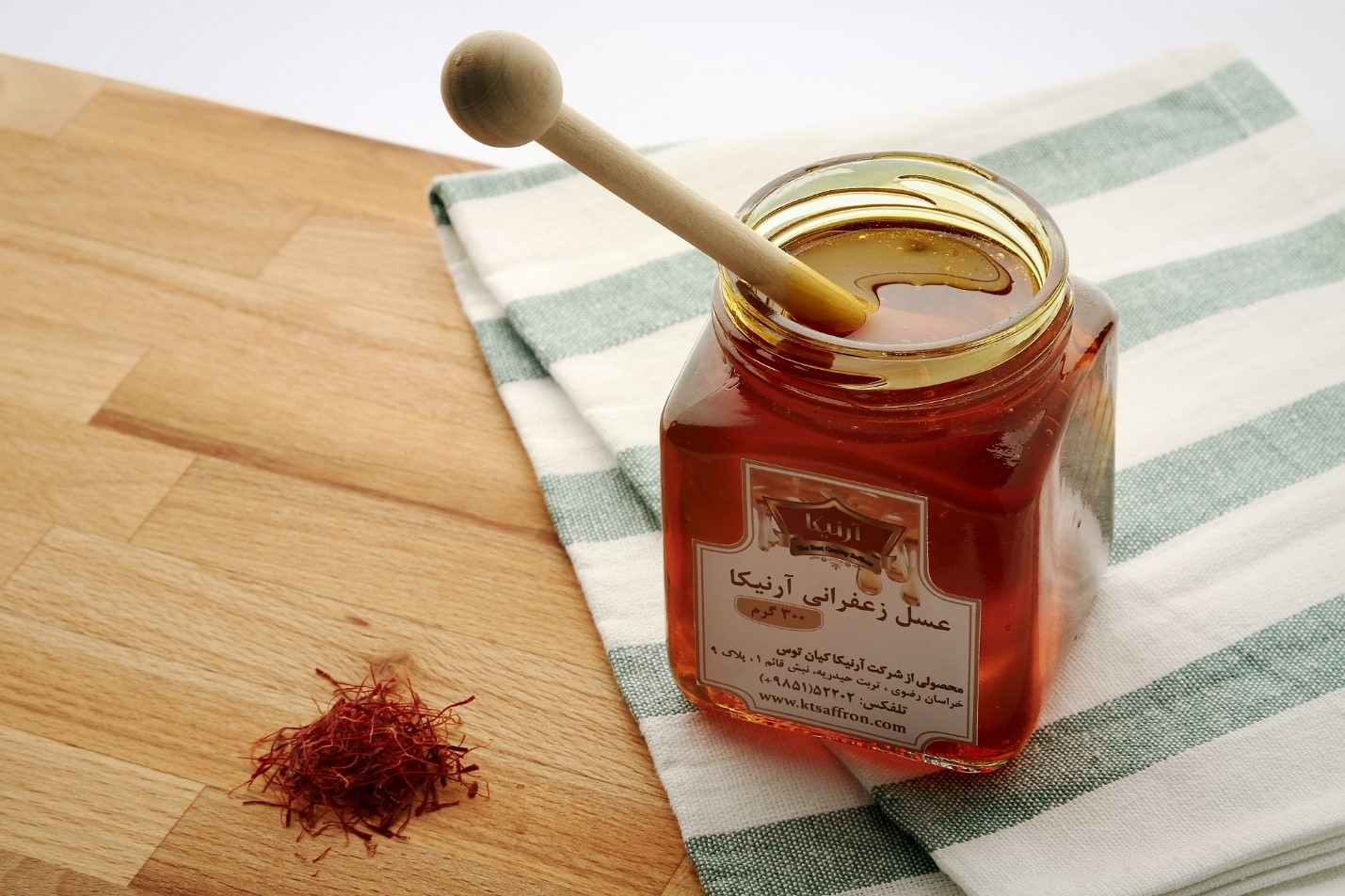 عسل زعفرانی آرنیکا