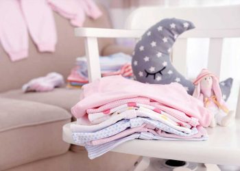 جنس لباس نوزاد باید چگونه باشد؟