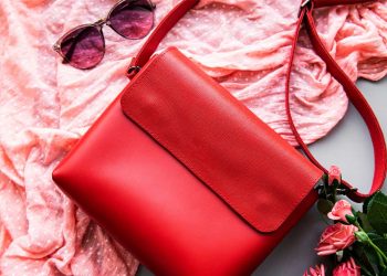 اهمیت رنگ‌ها در خرید ست کیف و روسری