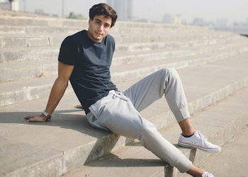 با ست تیشرت و شلوار مردانه جذاب شوید