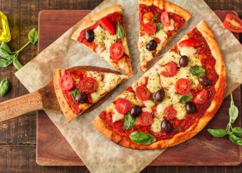 غذای ایتالیایی طرز تهیه پیتزای مارگاریتای ایتالیایی