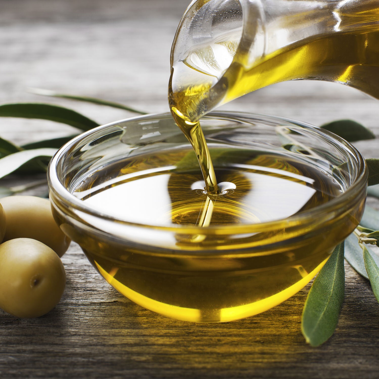 رروغن زیتون برای تقویت ناخن
