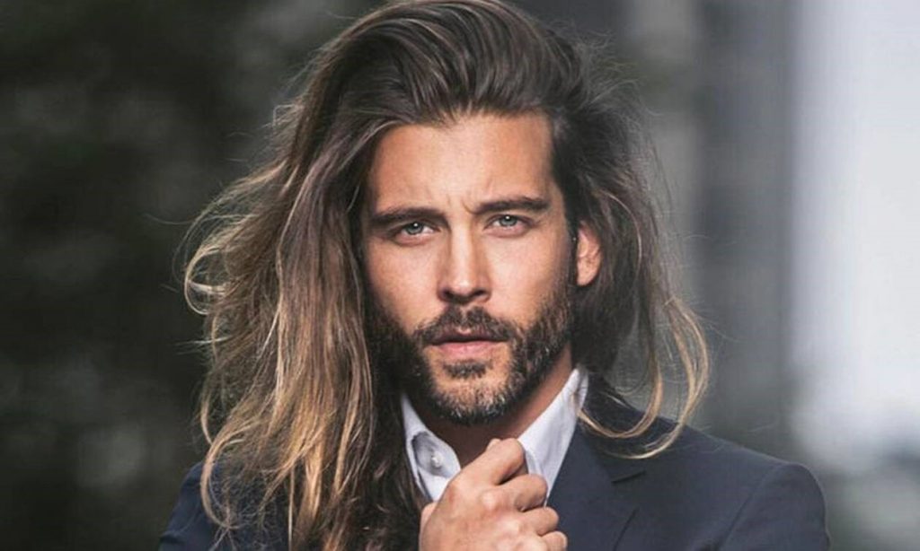 موی بلند ساده برای مردانی با صورت استخوانی