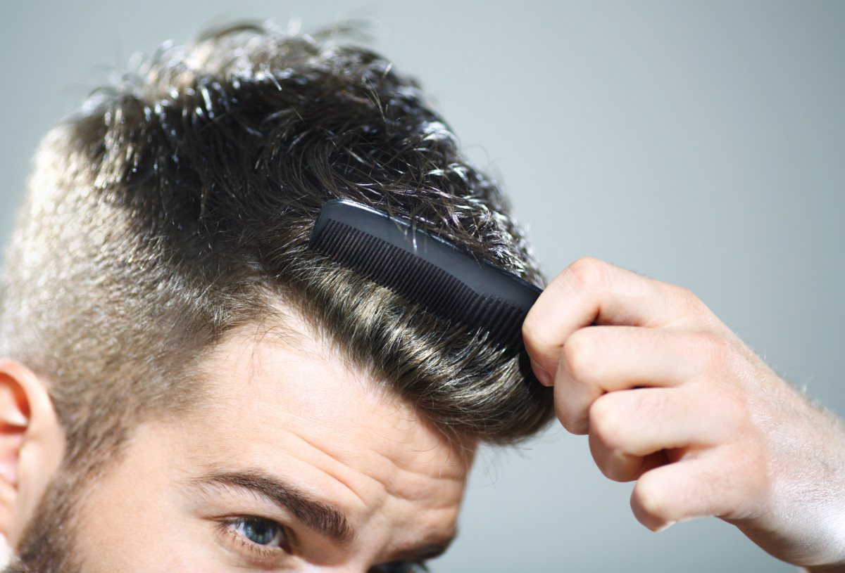 روش گرفتن موی مرطوب با شانه زدن