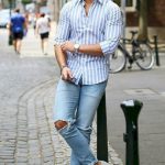 استایل مردانه با شلوار جین زاپ دار