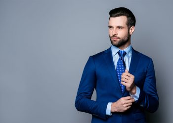 آموزش بستن گره کراوات به سه روش کاربردی