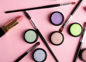 عوارض خطرناک خوابیدن با آرایش برای پوست