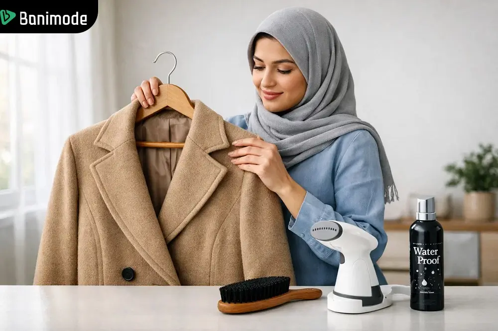 زنی که یک پالتو دستشه