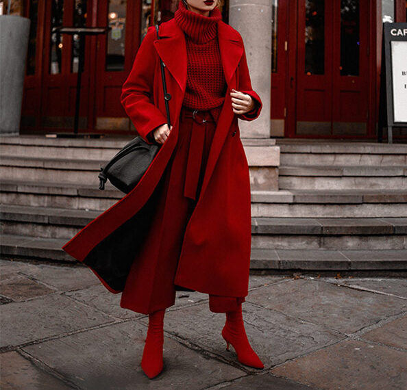 لباس قرمز یکی از لباس های شیک برای روزهای زمستان