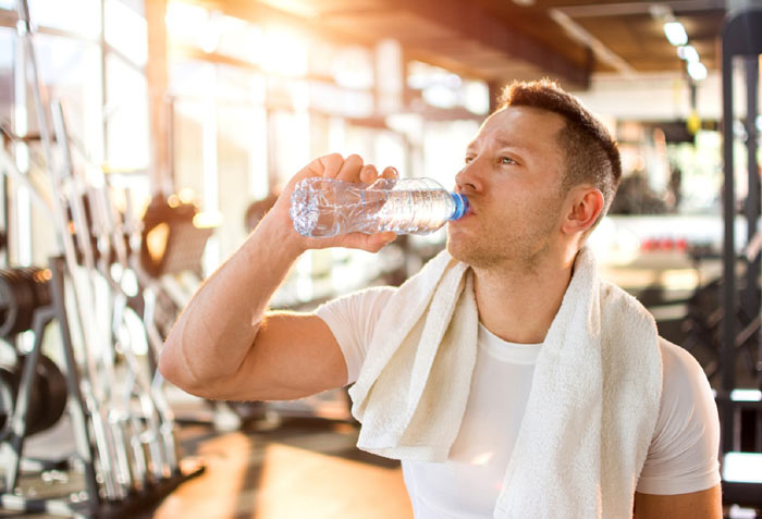 نوشیدن آب در هنگام ورزش