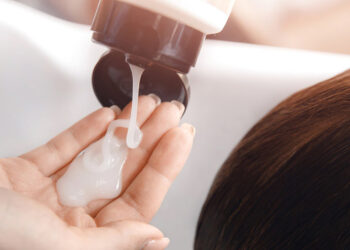 طرز تهیه نرم کننده مو در خانه