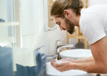 روش‌های پاکسازی پوست در خانه 