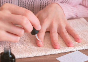 روش‌های افزایش ماندگاری لاک ناخن