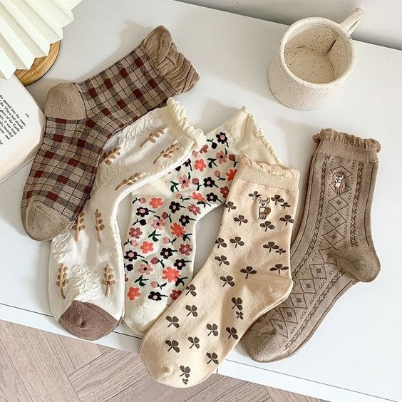 [تصویر:  All-kinds-of-womens-winter-socks-29.jpg]