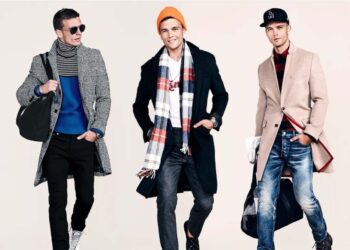 تصویری از 3 مرد که پالتو بلند پوشیدند