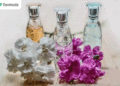 تصویری از 3 بطری شیشه‌ای عطر شبیه به هم