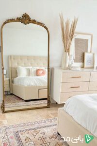 آینه قدی در اتاق خواب