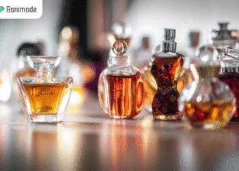 تصویری از 3 بطری عطر