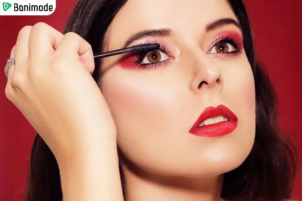 میکاپ با سایه چشم قرمز